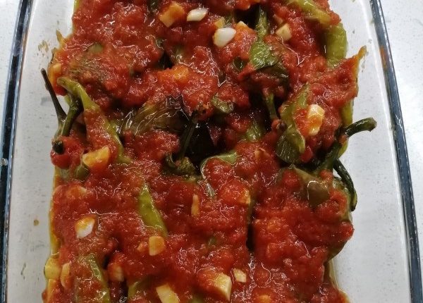 sarimsakli-domates-soslu-kat-kat-koy-biberi-kizartmasi-4-aQPylOKz.jpg