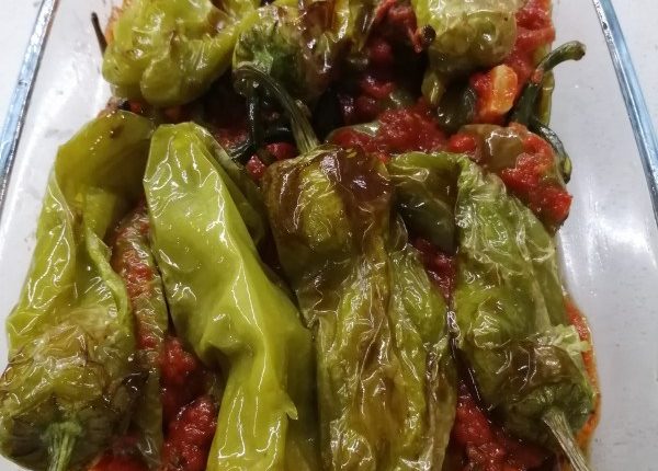 sarimsakli-domates-soslu-kat-kat-koy-biberi-kizartmasi-6-FeFDVtQi.jpg