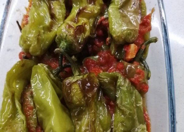 sarimsakli-domates-soslu-kat-kat-koy-biberi-kizartmasi-7-VEOnEbm3.jpg