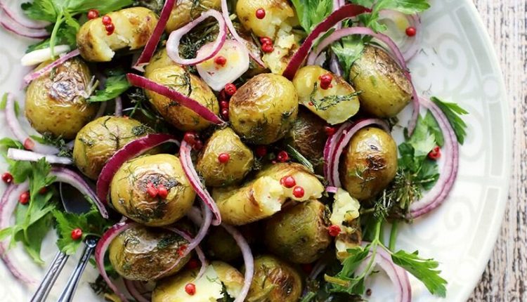 arapsaci-ve-kirmizi-soganli-patates-salatasi-3r5JLmyP.jpg