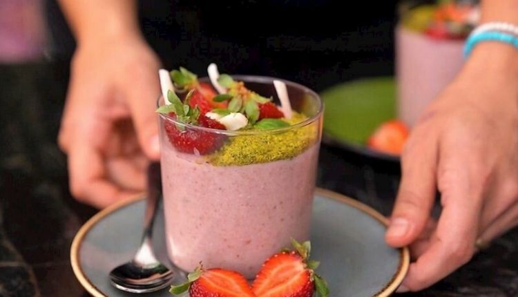 unsuz-sekersiz-cilekli-puding-fTXP86Kw.jpg